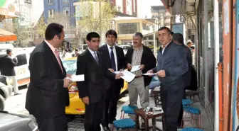 Yüksekova'da 1 Mayıs'a Katılım İçin El İlanları Dağıtıldı