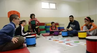 Özel Çocuklara Müzikli Terapi