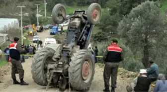 İşçileri Taşıyan Traktör Devrildi