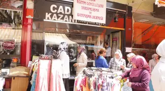 Selçuk'ta Öğrenciye Burs Vermek İçin Yardım Kermesi Düzenlendi