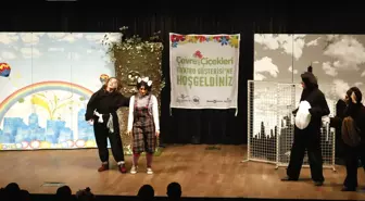 'Çevre Çiçekleri' Tiyatrosu, Sincan'da Sahneleniyor