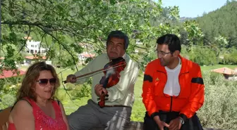 Keman Eşliğinde Köy Kahvaltısı