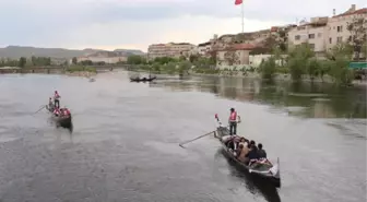 Kızılırmak'ta Gondol Üzerinde Evlendiler