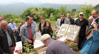 Fikri Sönmez ve Ayşe Makaroğlu Mezarları Başında Sloganlarla Anıldı