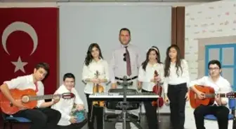 GKV'liler Devekuşu Kabare'sini Sahneliyor