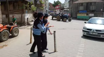 Halk Pazarı Bayan Zabıtalardan Soruluyor