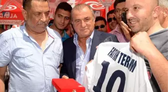 Terim Çifti, Akülü Tekerlekli Sandalye Dağıttı