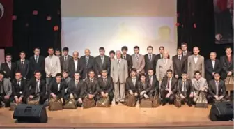 İhlas Vakfı Bahçelievler Erkek Öğrenci Yurdu Mezuniyet Sevinci