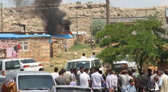 Köyü Ateşe Verdiler: 2 Ölü