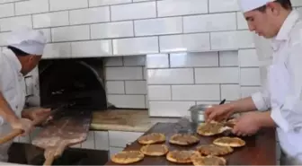 Nöbetçi Eczane Değil, 'Nöbetçi Pideci'