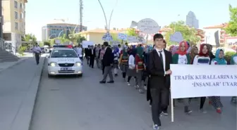 Trafik Sorununa Yol Kapatarak Dikkat Çektiler