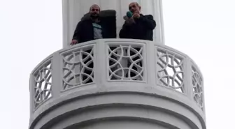İnşa Ettiği Minareye Çıktı, Alacağını İstedi
