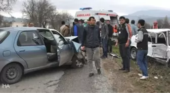 Manisa'da Trafik Kazası: 25 Yaralı
