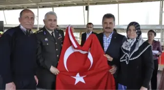 Adana'da Şehit Annelerine Türk Bayrağı