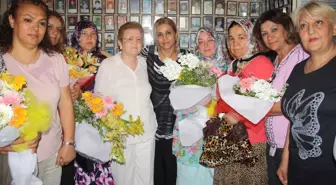 CHP'li Kadınlar Şehit Annelerini Ziyaret Etti
