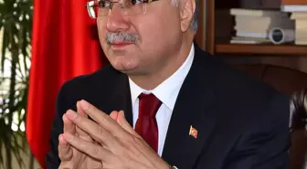 Vali Daşöz Anneler Günü'nü Kutladı