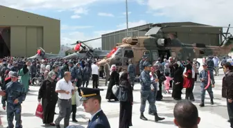 Yemin Edip Savaş Uçaklarına Bindiler