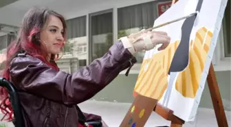 Dünya Güzeli, Engelliler İçin Resim Yapıyor