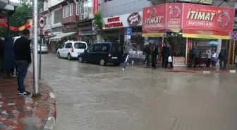 Afyonkarahisar'da Dolu ile Karışılık Yağmur Hayatı Olumsuz Etkiledi