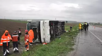 Afyonkarahisar'da, Otobüs Şarampole Devrildi: 1 Ölü, 43 Yaralı(2)