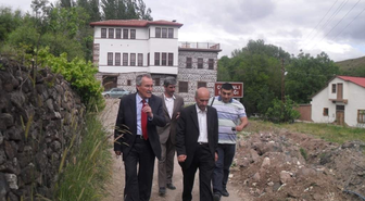 Arapgir'deki Tarihi Eserlerde İnceleme Yapılıyor