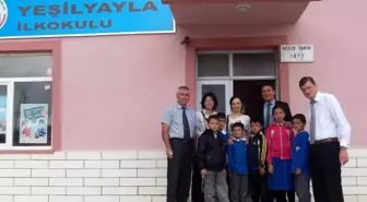 Anadolu İmam Hatip Lisesi'nden Kardeş Okula Kitap Bağışı