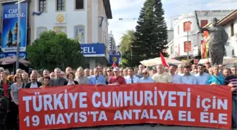 Antalya'da Bilek Güreşi Turnuvası Yapıldı