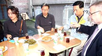Koreliler İhtiyaç Sahibi Aileler İçin Gözleme Açtı