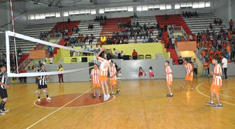 Kozan'da İlköğretim Okullar Arası Voleybol Turnuvası