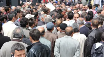 Erzurum'da Lokma ve Dini Kitap Dağıtıldı