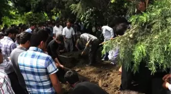 Patlamayan Deponun Sahibi Defnedildi
