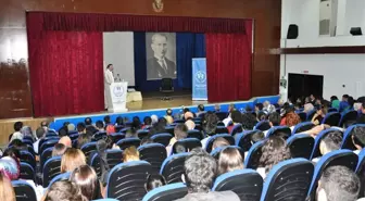 Senai Demirci'den Gençliğe Konferans