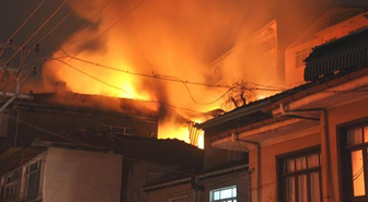 Denizli'de Çatı Yangını