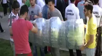 Pet Şişelerden Yaptıkları Sandallarla Yarıştılar