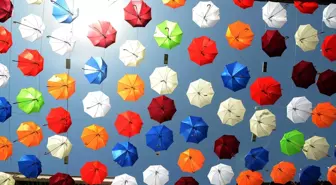 Aktekin, 'Şemsiyeli Cadde İlgi Odağı Oldu'