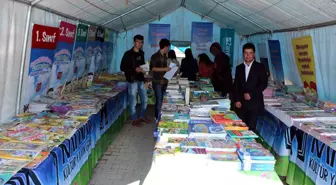 Yıldızeli'nde Kitap Fuarı Açıldı