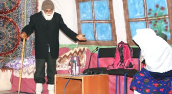 Cami İmamından Tiyatro Oyunu