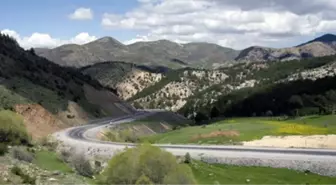 Gümüşhane-Kelkit Yolu Trafiğe Kapandı