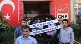 CHP'li Gençler, CHP'yi Protesto Etti