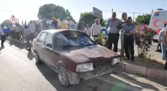 Otomobille Çarpışan Motosikletteki 2 Kişi Yaralandı