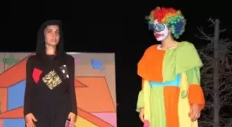 Perde Öğrenciler İçin Açıldı
