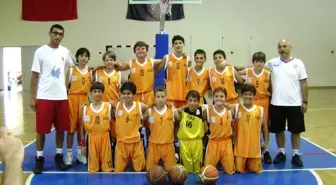 Ayvalık'ta Minik Basketbolcular Şampiyon Oldu