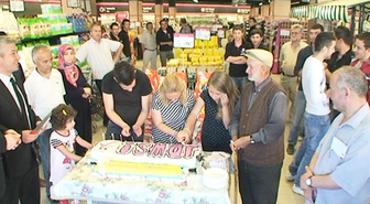 İsmar'dan Halka Pasta İkramı