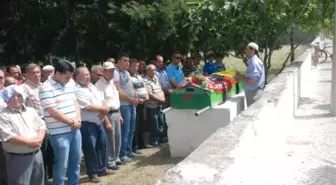 Kalbine Yenik Düşen Futbolcu Toprağa Verildi