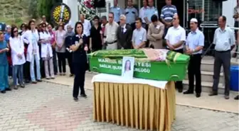 Manisa Emine Hemşireyi Son Yolculuğuna Meslektaşları Uğurladı Emine Hemşireyi Son Yolculuğuna...