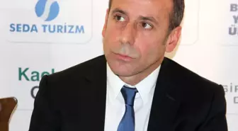 Milli Takım Teknik Direktörü Abdullah Avcı Basın Mensuplarına Yemek Verdi
