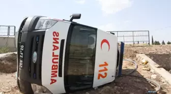 Adıyaman'da Ambulans Devrildi