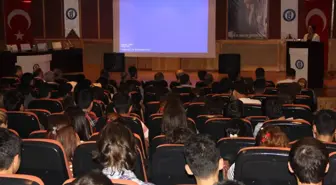 Bü'de Arap Baharı Konferansı Düzenlendi