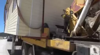 Fethiye Prefabrik Evini Vinçle Yaylaya Taşıdı Prefabrik Evini Vinçle Yaylaya Taşıdı
