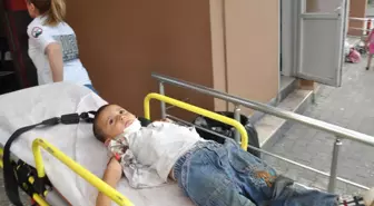 Bahçe Duvarından Düşen Çocuk Yaralandı